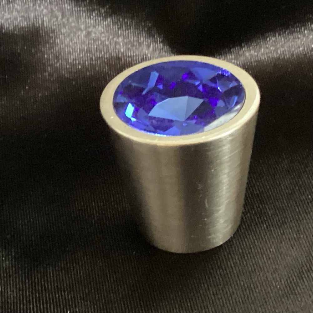 TOP KNOBS 1 1/16” TK131BSN BLUE CRYSTAL CENTER KNOB BRUSHED SATIN NICKEL